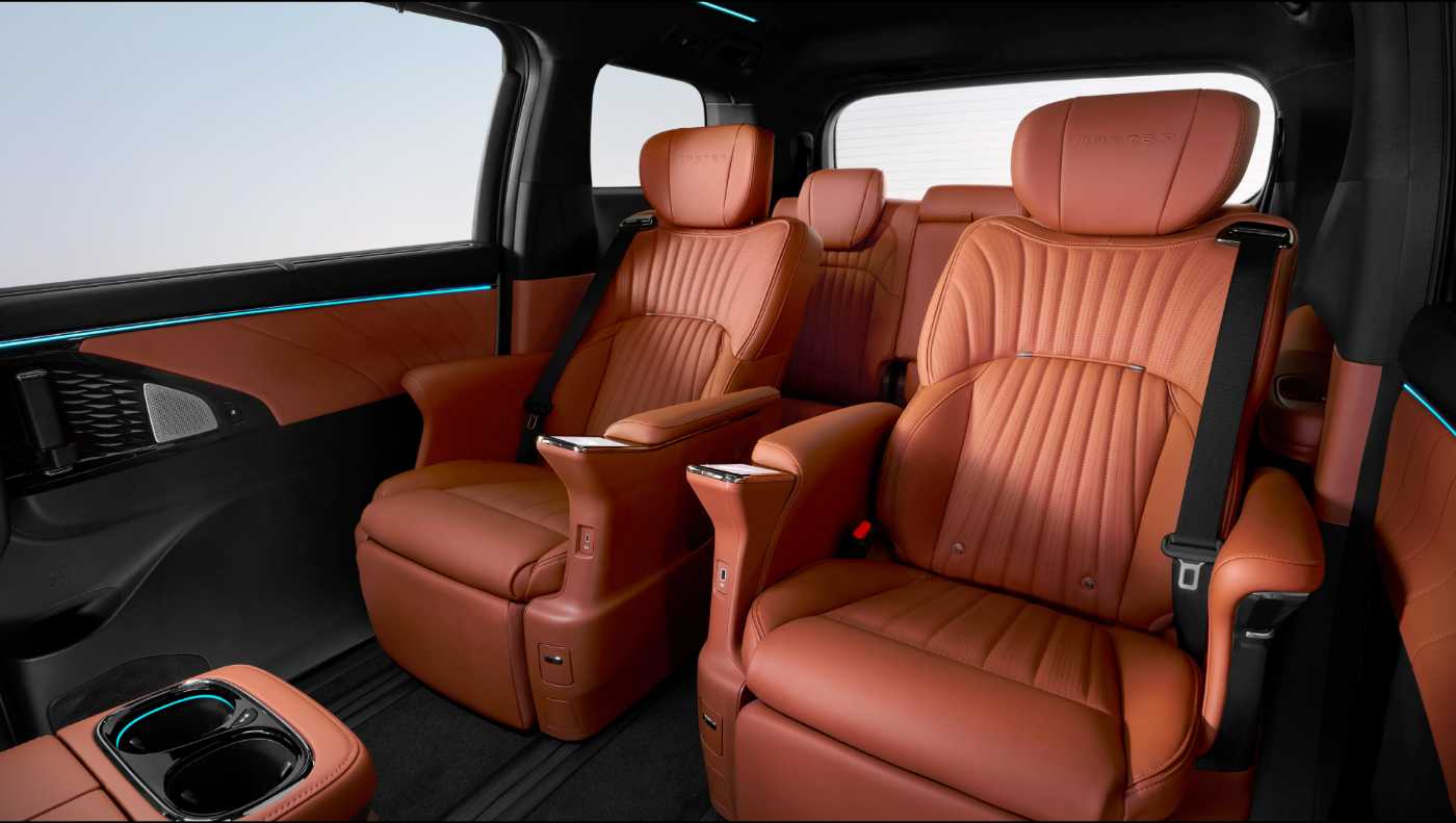 GAC M8 rear interior